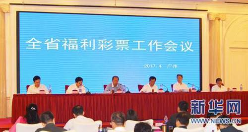 于是，她只能强忍住内心深处对叶辰的恨意，老实了下来。